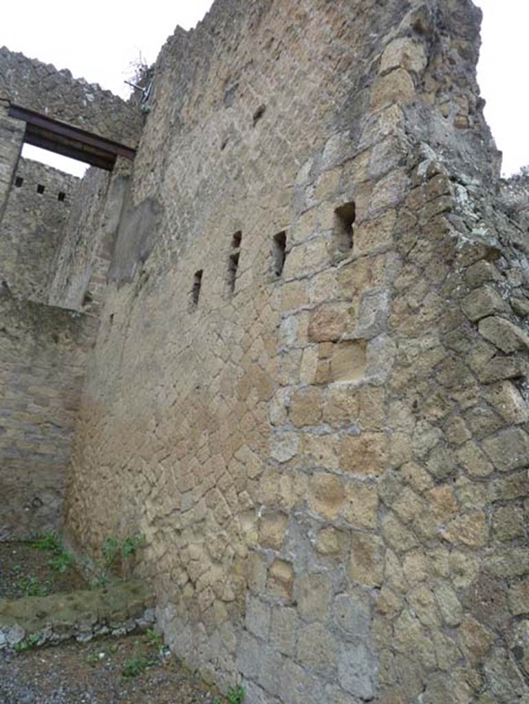 Ins. Orientalis II.6, Herculaneum. September 2015.
Looking towards south wall with holes for support beams for an upper floor.